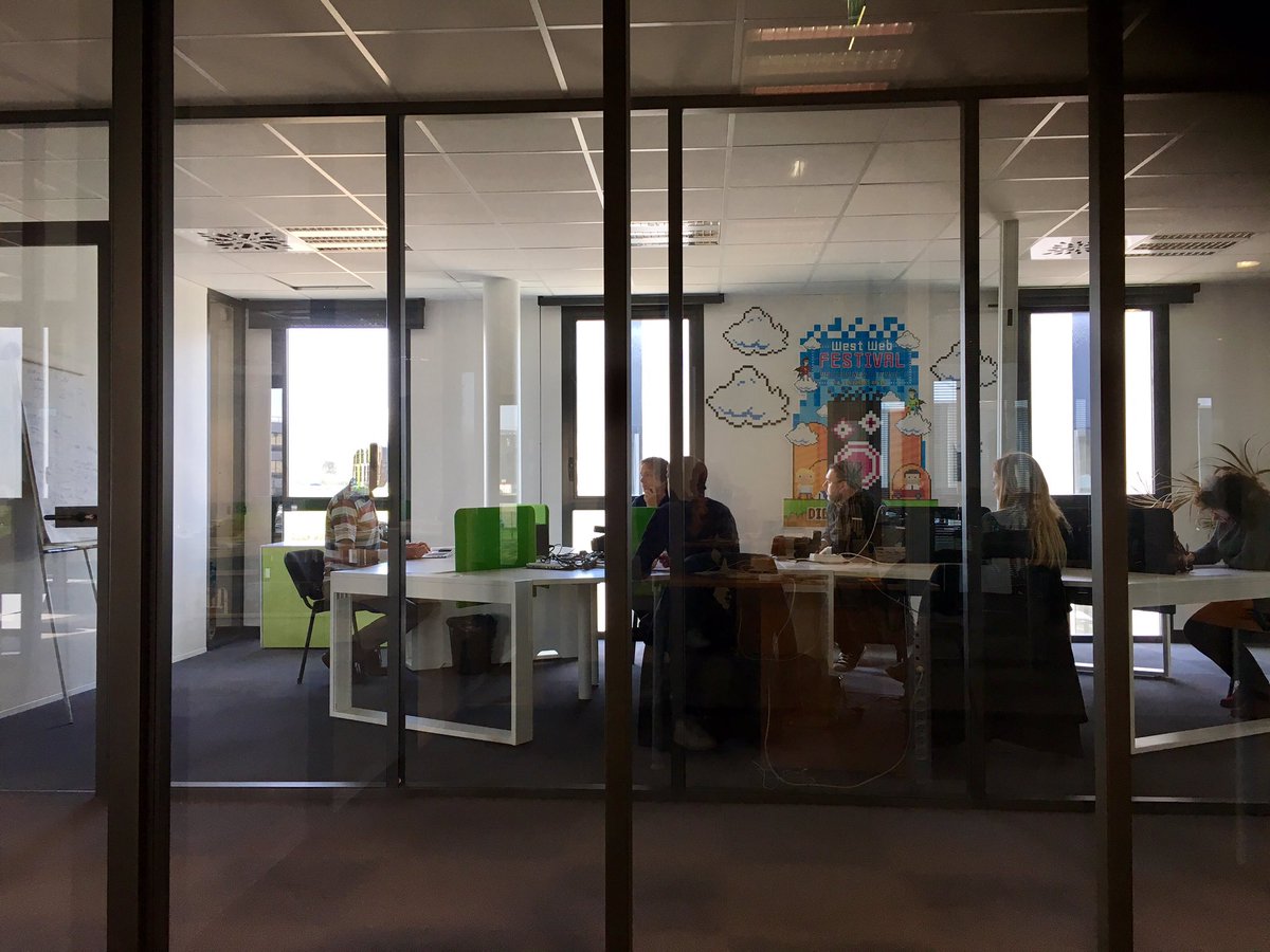 Xplorevc's tweet image. Brief aux étudiants @WebDigitalS #brest concernant l'optimisation de l'accueil des participants #westWebFestival #ecosysteme #web #bretagne