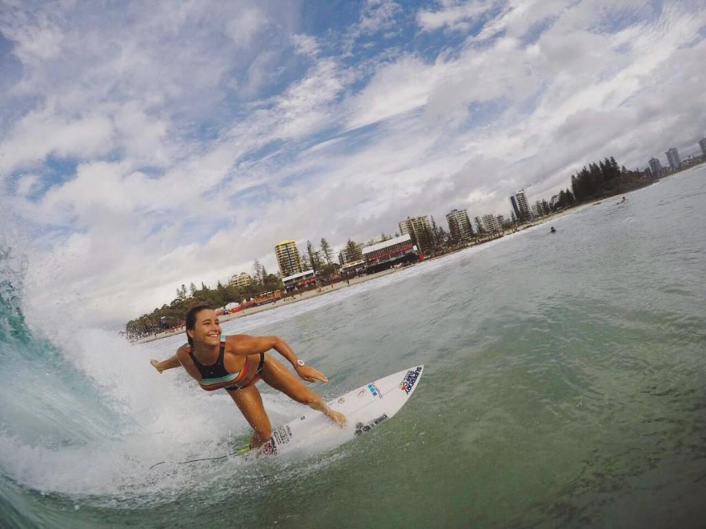 GoProFr's tweet image. La saison @wsl est ON et @johannedefay score déjà de belles vagues !
MT @johannedefay Round 2 of girls today at the #RoxyPro. #GoProFR