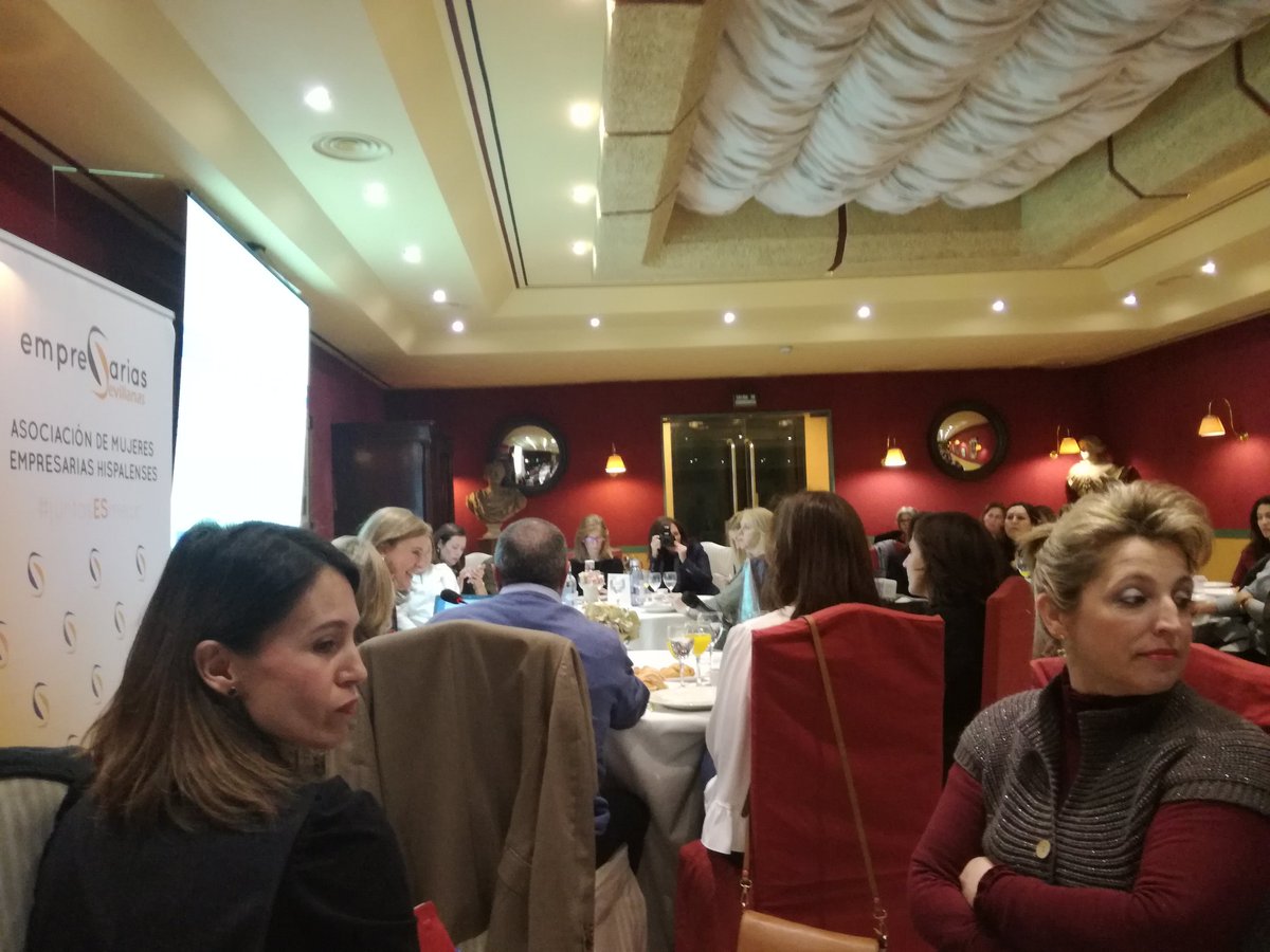 FatimaJaponCoac's tweet photo. #juntasESmejor  con Silvia Rodríguez de la @IDEAJunta.¡Gracias por el respaldo para nuevos proyectos!
#Asociacióndemujeresempresarias . https://t.co/3adknxk4z3