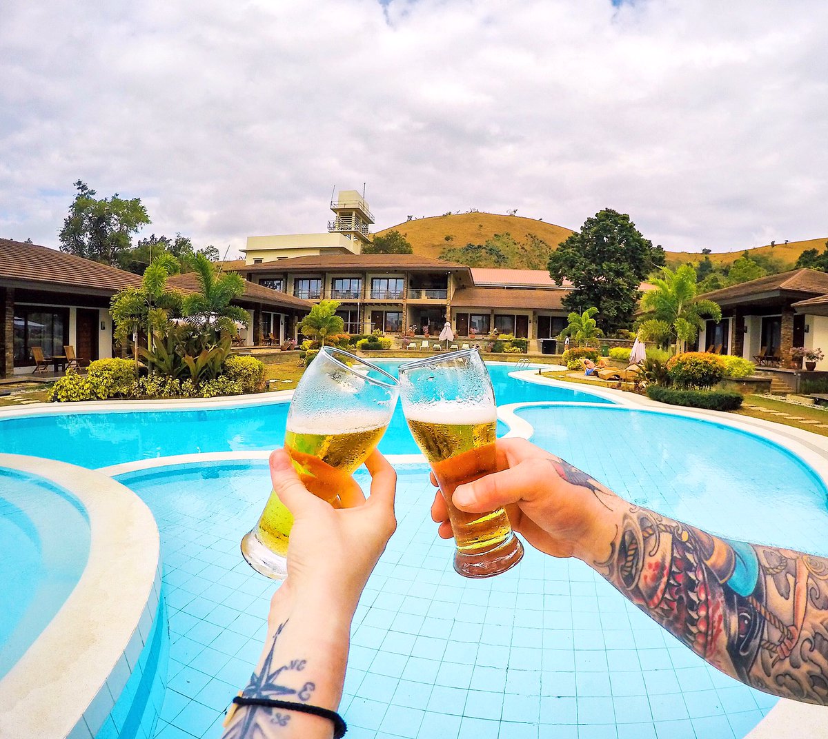 SeattlesTravels's tweet photo. We've moved to another part of Coron and are now 🍻🍻🍻 cheersing at @CoronSoleil ☀️ Time for a swim 🏊🏻‍♀️ #coronsoleil https://t.co/5DCYJoOUlI