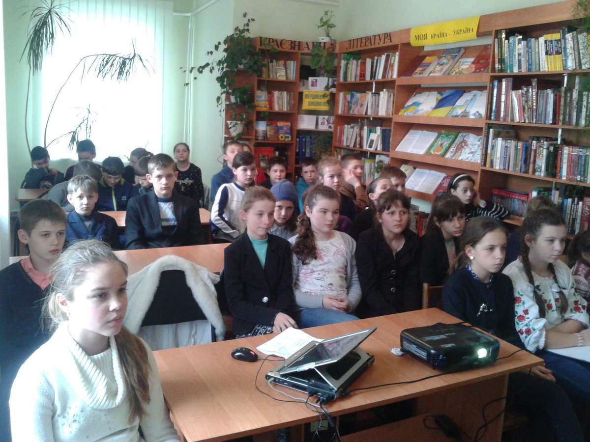 LibraryDem's tweet image. 21 лютого проведено літературну годину «Наша мова – мова  вічної землі, наше слово – слово вічного народу»