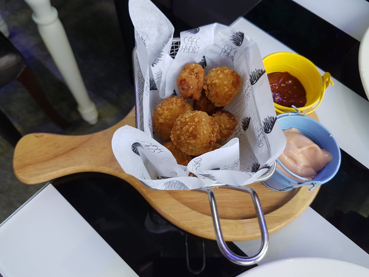 FoodiePunters's tweet photo. #Aquerium #theme #restaurant @cafehydro #Borivali #food #cafe #FoodiePunters https://t.co/4mdn8y8h4o