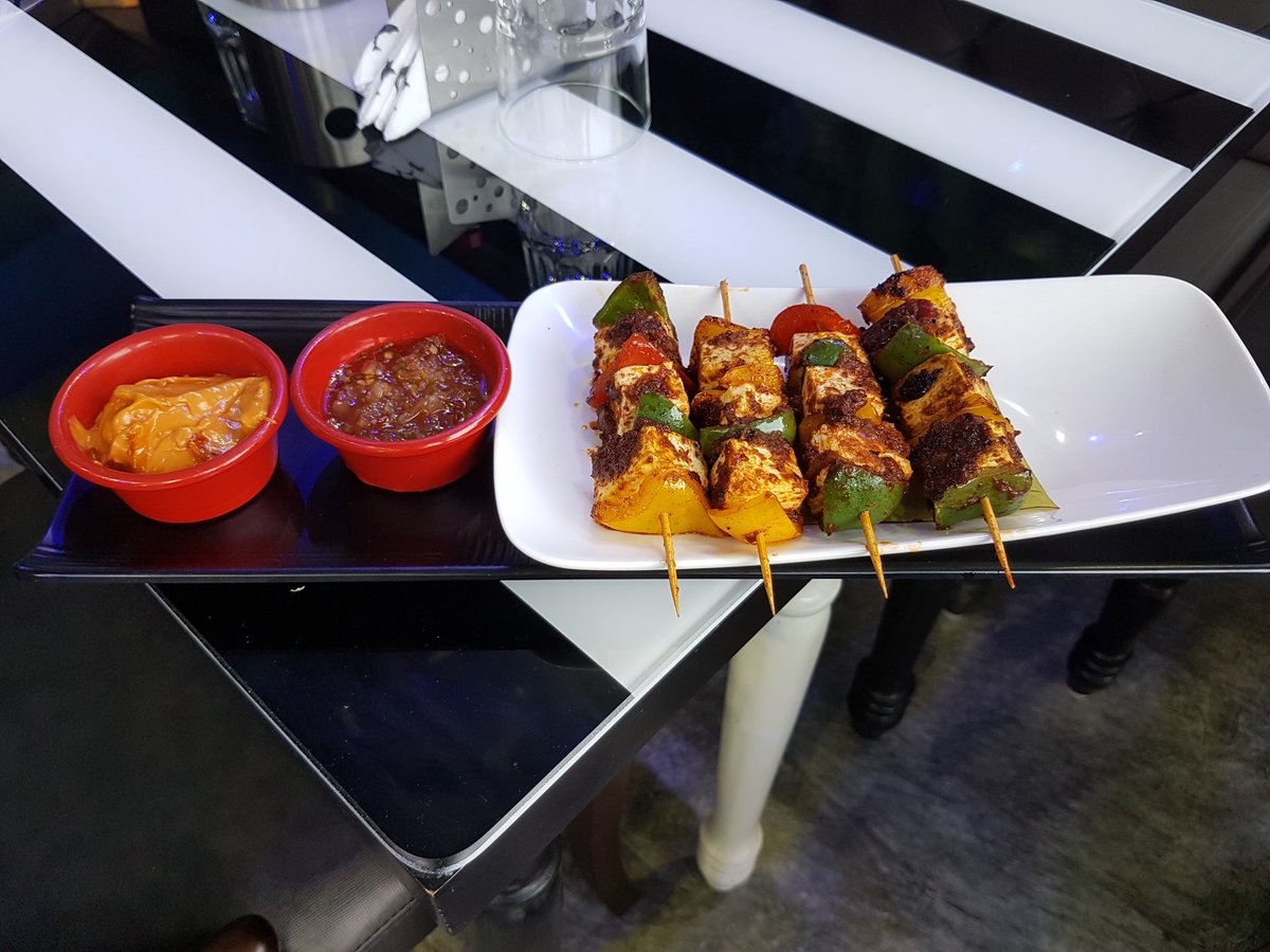 FoodiePunters's tweet photo. #Aquerium #theme #restaurant @cafehydro #Borivali #food #cafe #FoodiePunters https://t.co/4mdn8y8h4o