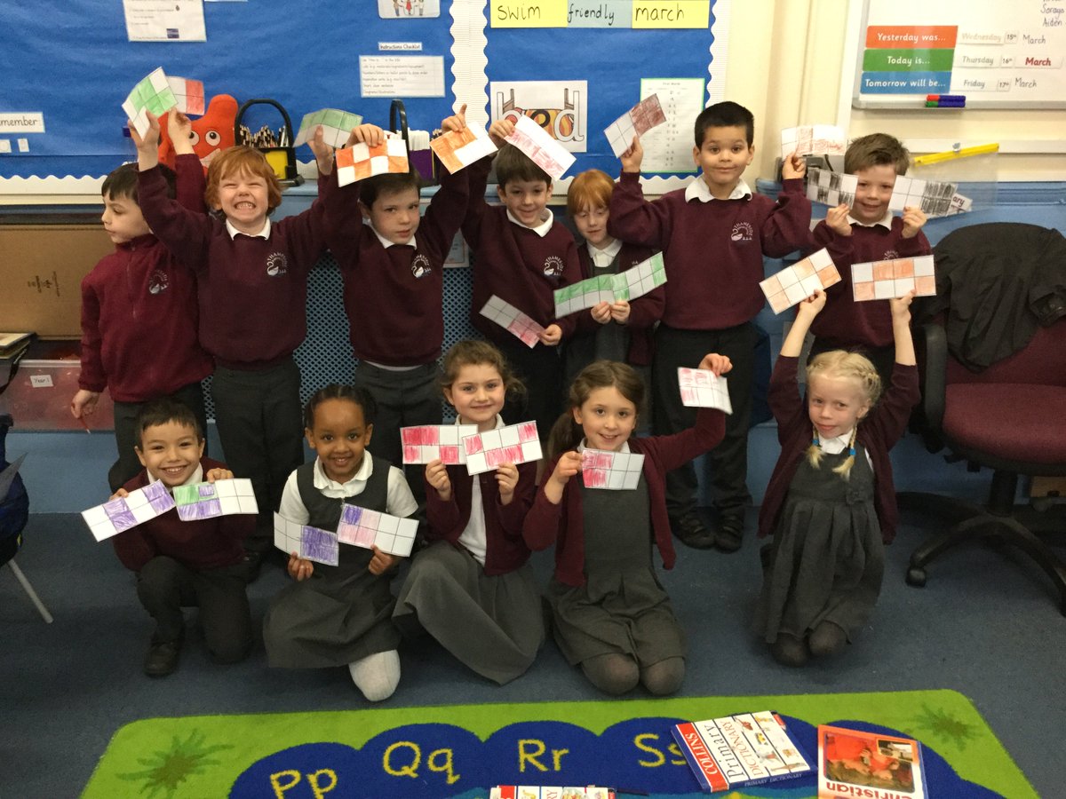 ThamesideSch's tweet photo. Finding different ways of colouring in a half #YBStps https://t.co/LsHU8eSXFC