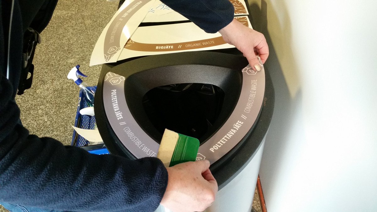 Sekajäte + energiajäte = poltettava jäte.  Uudet roskistarrat helpottavat #lajittelu'a #Tiedepuisto'lla. Jätteet polttoon #Riikinvoima'lle