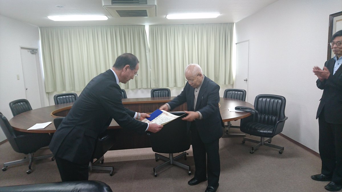 キクチ眼鏡専門学校 キクチ眼鏡専門学校 を長年支えてこられた福田先生が今年度をもって退職されます 卒業生も寂しく思われる方も多いのではないでしょうか 教員も大変お世話になりました 今後も学校を見守っていただければと思っております 本当に