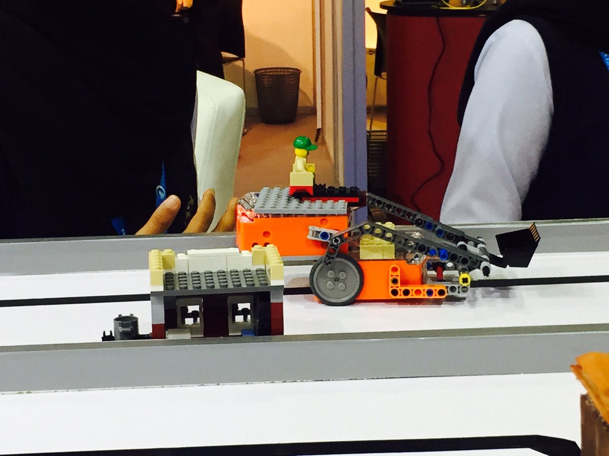 ibtikarEdutech's tweet photo. Day3 at #GESS2017, student competitions will start at 10:30am, come visit us to see the Edison in action #iMetEdison #roboticschallenge https://t.co/mScguo45cN