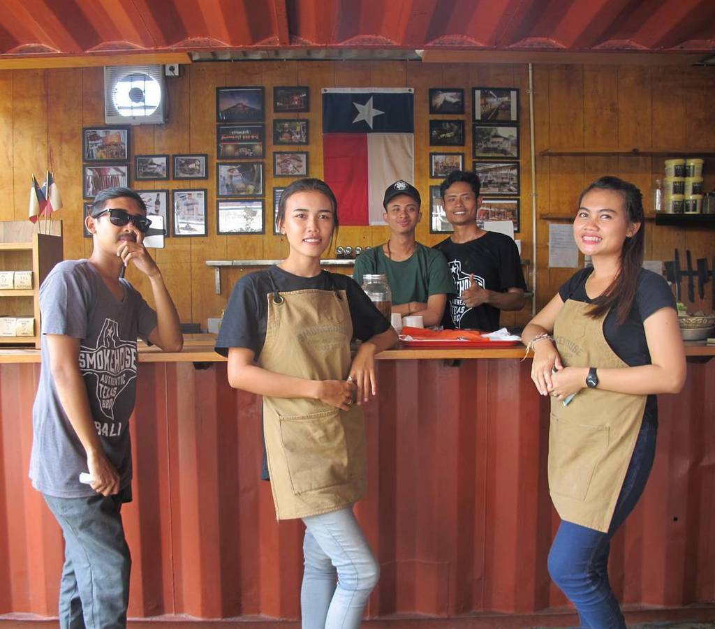 The crew at #smokehousebali keepin it cool! #texasbbq #bali🌴 #baliliving ift.tt/2mRcMDv