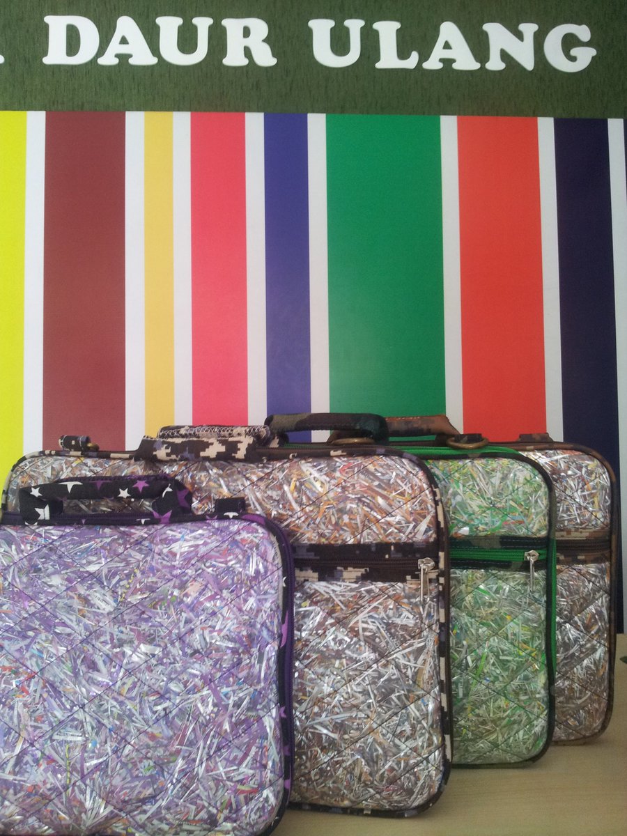 projectb_indo's tweet photo. Tidak mengirakan notebook case yang cantik ini dari sampah kemasan #projectbindonesia #recycleproduct https://t.co/whwbiNsT1L