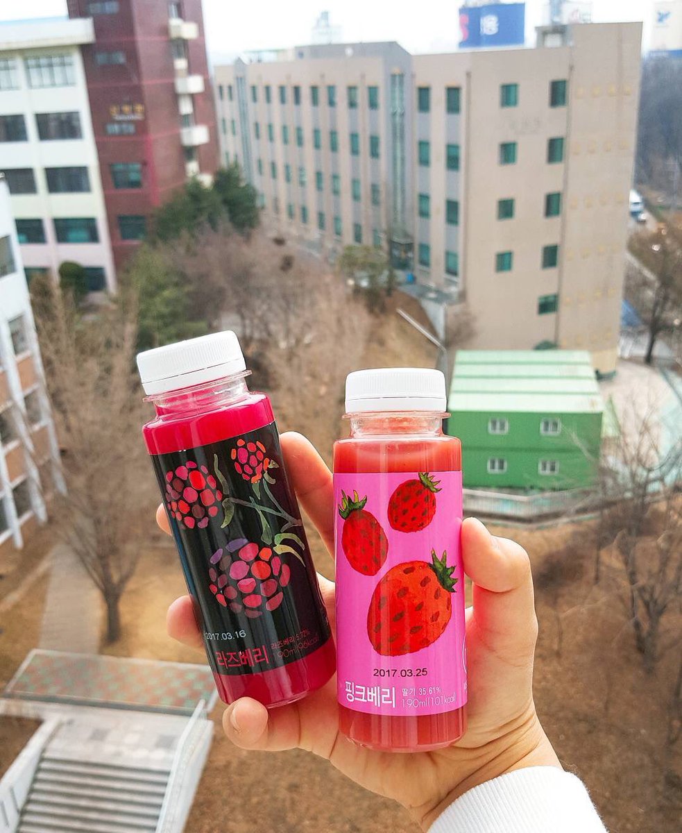 wababa_share's tweet photo. イチゴの季節ももうすぐ終わり😫💦
でも、韓国ではイチゴの新商品が続々登場🌞❤
コンビニCUから発売されたこちら😍

🍓ピンクベリー&amp;ラズベリー🍓

イチゴとラズベリーの2種類の味のジュース💕
今なら2+1サービスだそう🙆✨

#韓国情報
#韓国いちご情報
#ワババ
#ワババシェア https://t.co/nGuSPnQysA