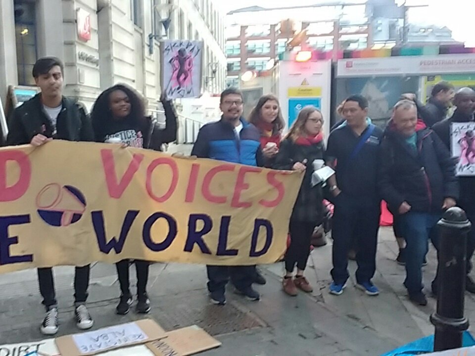 On the LSE cleaners strike picket line this morning with <a href="/UVWunion/">United Voices of the World</a>