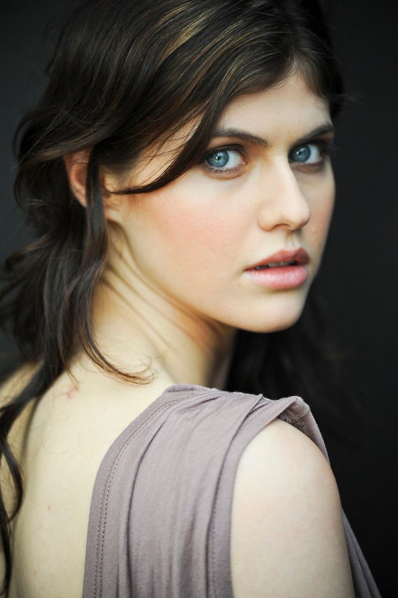  Happy birthday to alexandra daddario!!      