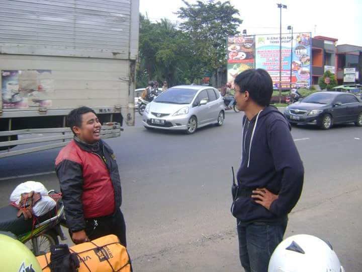 Tetap bisa bersanda gurau dimanapun 😄😄