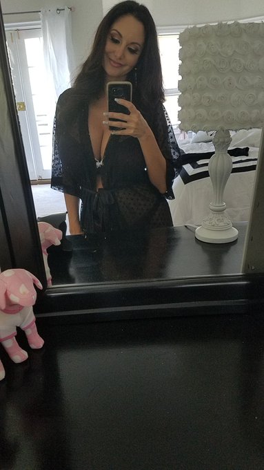 And goodnight 😘 https://t.co/3GIUVOYYXn<a href="/tag/thursdaymorning"class="tags"><span>#thursdaymorning</span></a>