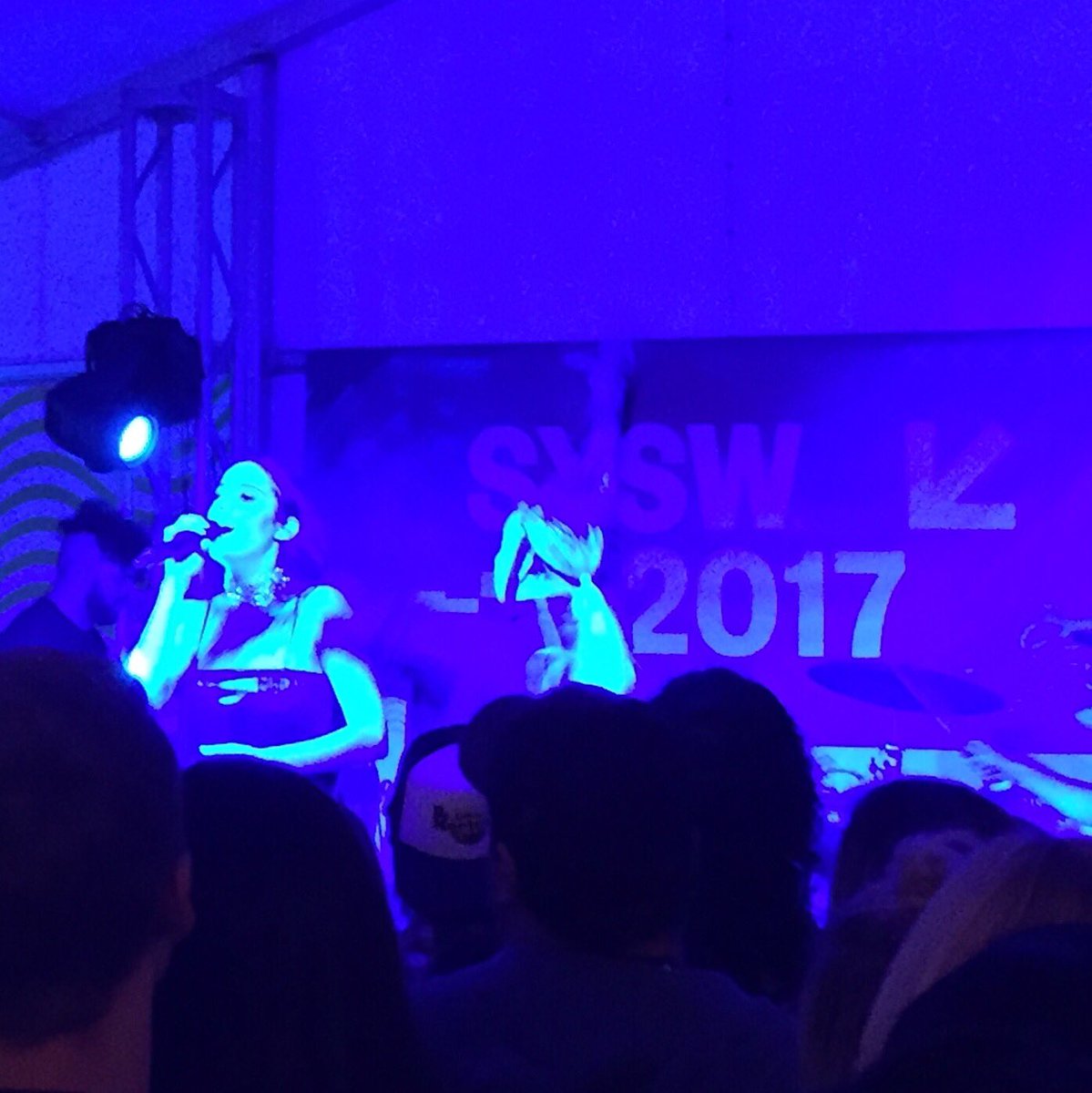 NightflyRadio's tweet photo. Powerful performance by @hernameisbanks at @bar96austin #sxsw #banks #sxsw2017 https://t.co/rcDbJNFIE8