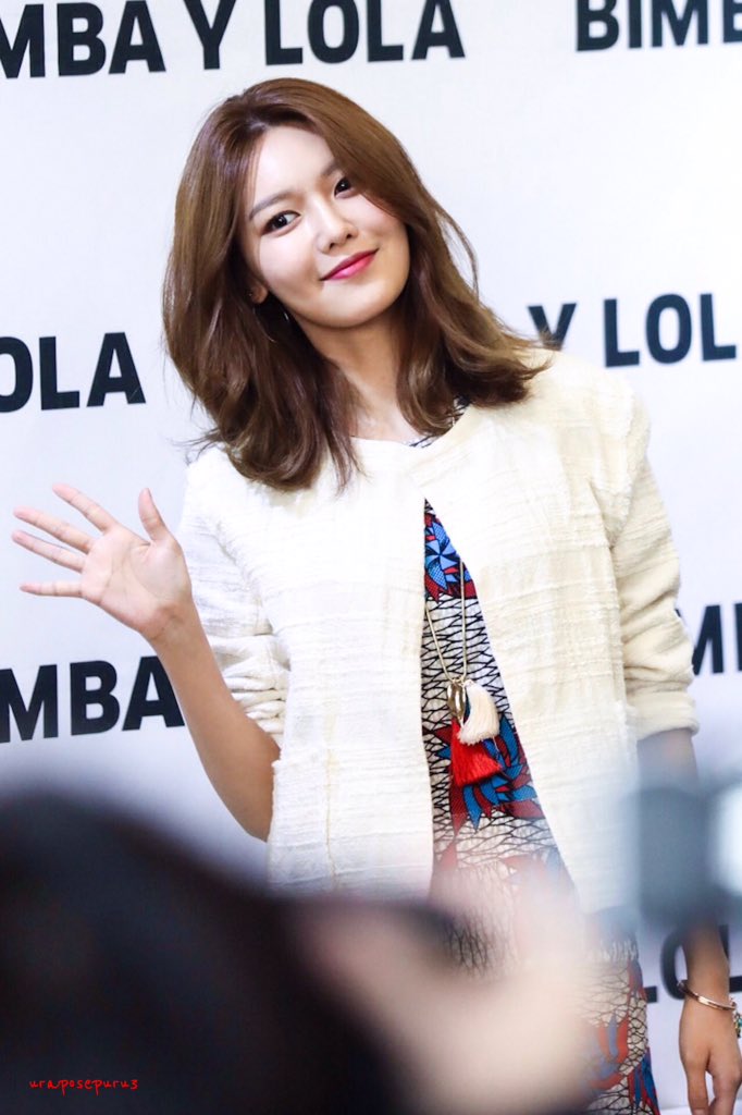 [PIC][10-03-2017]SooYoung tham dự buổi Fansign cho dòng thời trang "BIMBA Y LOLA" tại Lotte Department Store vào chiều nay - Page 2 C7BVUiRU0AAQQZ4