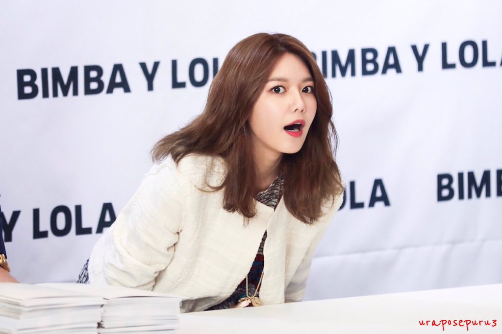 [PIC][10-03-2017]SooYoung tham dự buổi Fansign cho dòng thời trang "BIMBA Y LOLA" tại Lotte Department Store vào chiều nay - Page 2 C7BVUlVV4AArjBN