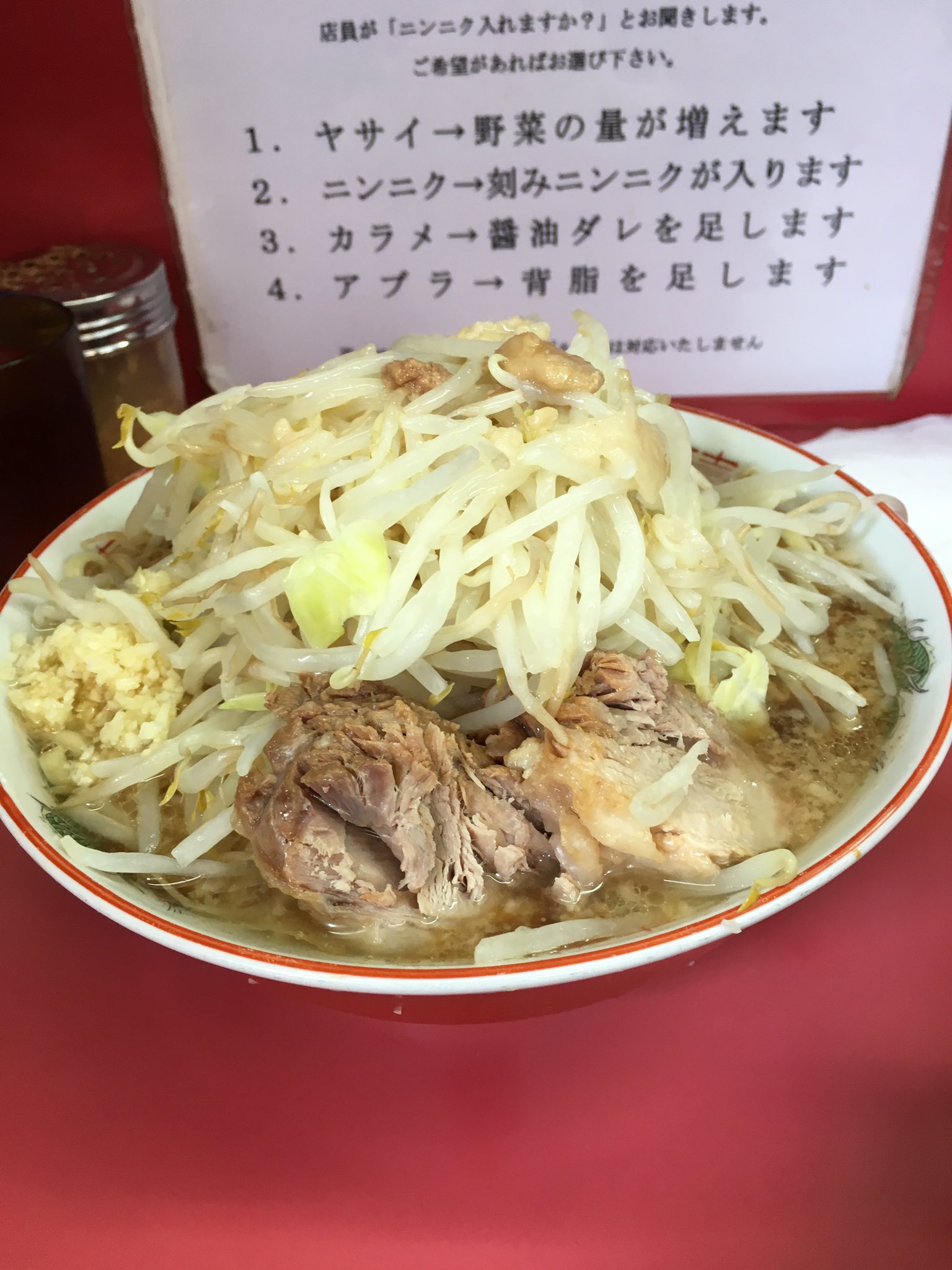 くらき 旧 二郎love ラーメン二郎 小岩店 大ラーメン ニンニク少なめ アブラ 豚ダシは濃厚だが カエシ グルは控えめなやさしいスープ 豚ホロホロ 以前はもっと攻撃的なイメージだったけど これはこれでめちゃくちゃ美味い 麺は くらき 旧 二郎love ラーメン二郎 小岩店 大ラーメン ニンニク少なめ アブラ 豚ダシは濃厚だが カエシ グルは控えめなやさしいスープ 豚ホロホロ 以前はもっと攻撃的なイメージだったけど これはこれでめちゃくちゃ美味い 麺は
