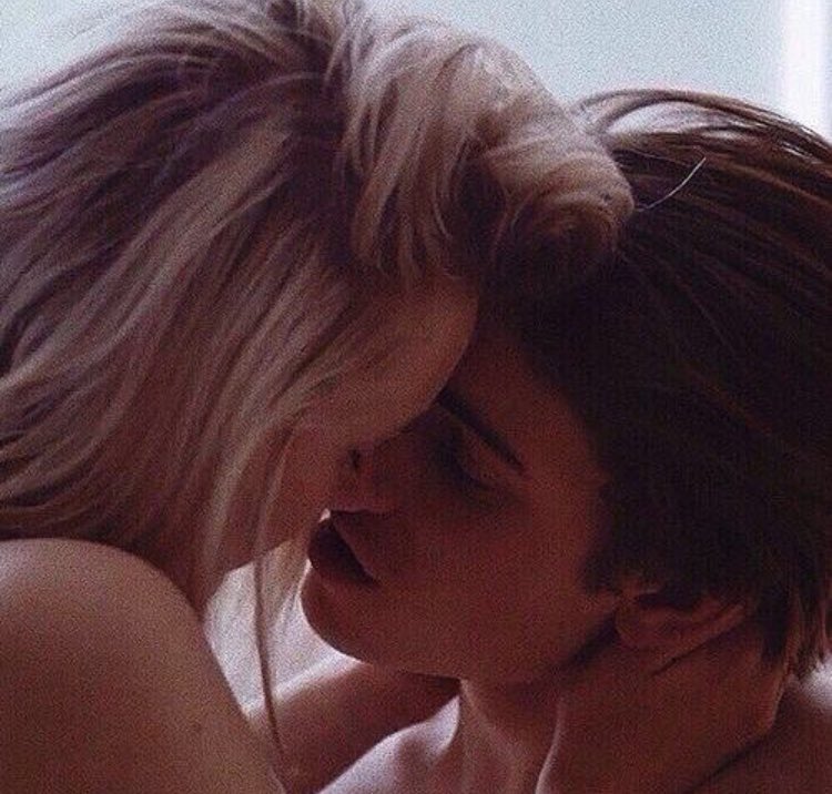 Carter_Toffer's tweet photo. @harper_larsen_ and @CelesteDila being totally in love = me getting a 100% in my photography class. 👌 https://t.co/QKetl2oWBa