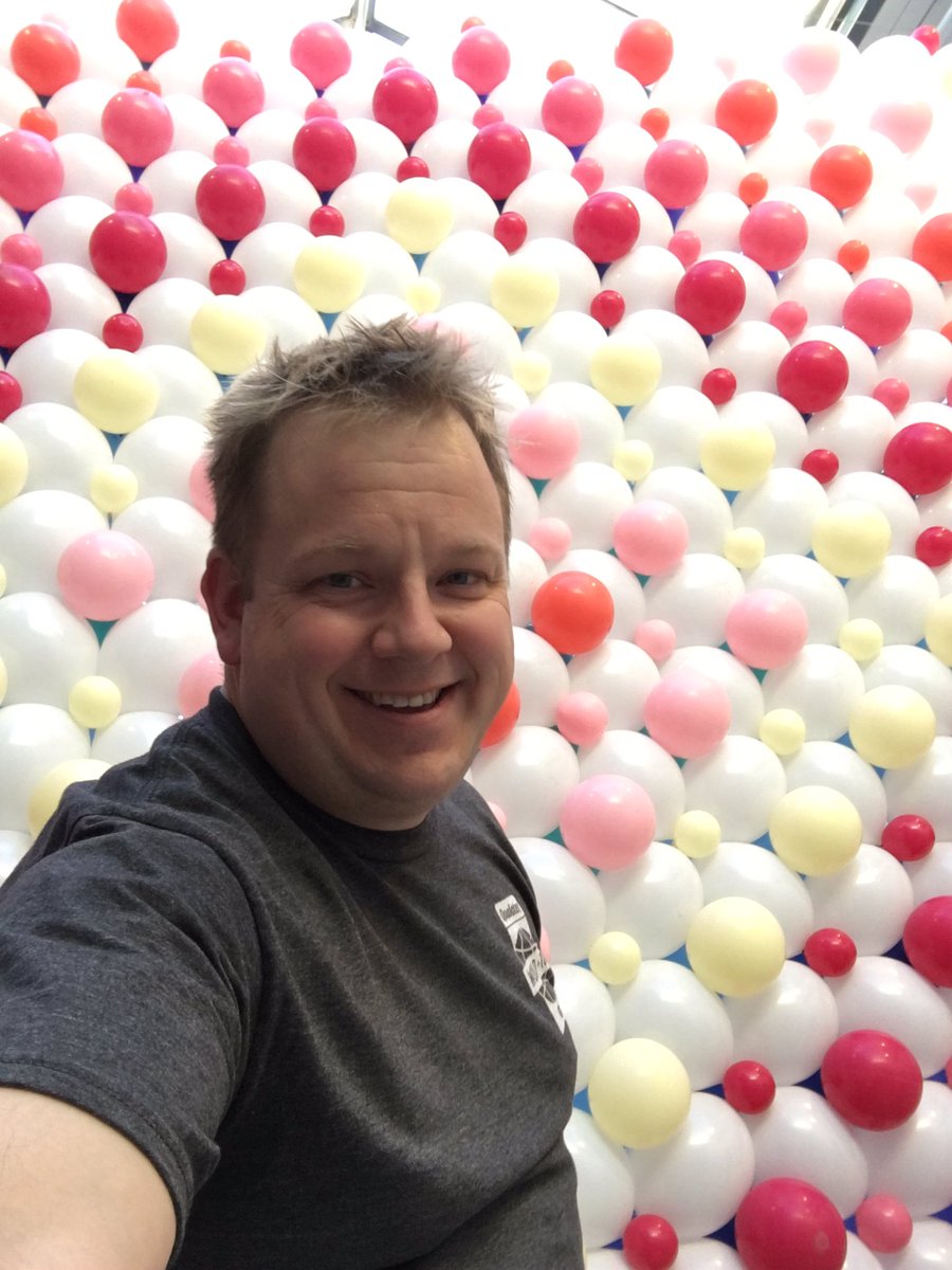 KeithStirman's tweet photo. Making cool balloons in Stockholm #qualatex 👍 #theverybestballoons https://t.co/AdnE5muWvb