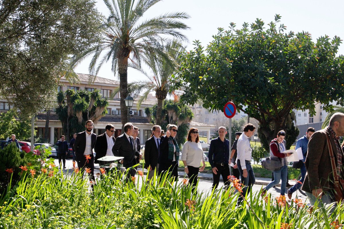 F_Armengol's tweet photo. Avui visitant l'Hospital Psiquiàtric. Seguint amb l'aposta d'inversió en infraestructures, destinam 4M€ a reformar el centre. 😃 https://t.co/ZB1Po4aGTx