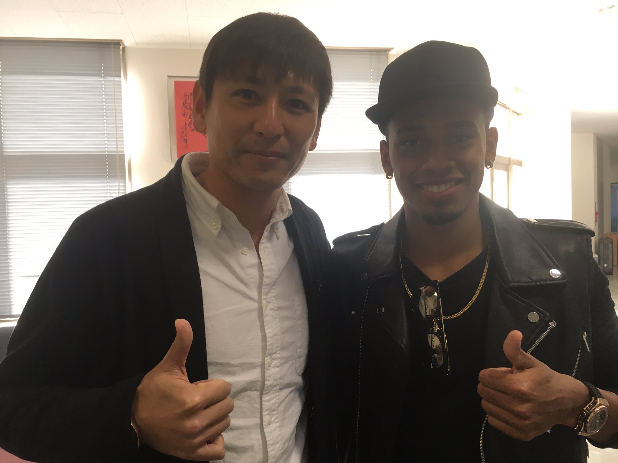 中田浩二 Koji Nakata 今日はクラブハウスにカイオが来てました 久し振りの感じがぜんぜんしない W 来週は代表戦でアルアインにも行くし いろんな話で盛り上がりました 相変わらず流暢な日本語を話してましたよ 中田浩二 Koji Nakata 今日はクラブハウスにカイオが来てました 久し振りの感じがぜんぜんしない W 来週は代表戦でアルアインにも行くし いろんな話で盛り上がりました 相変わらず流暢な日本語を話してましたよ
