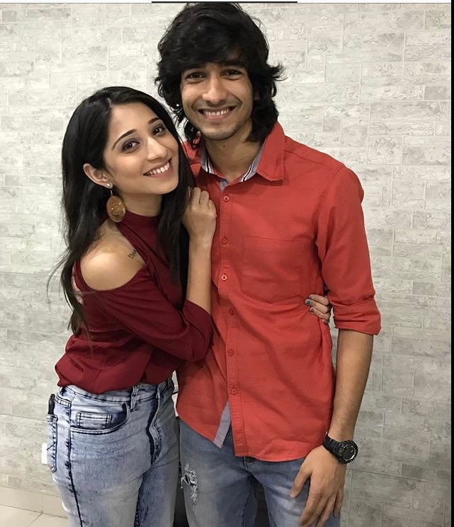 aar12tntn's tweet photo. Waah waah three different pics!❤️
@shantanum07 @VrushyyMehta #Vrushan 
For the all of u it's a happy morning but for me a happy afternoon!😂 https://t.co/nPPeYXxarL