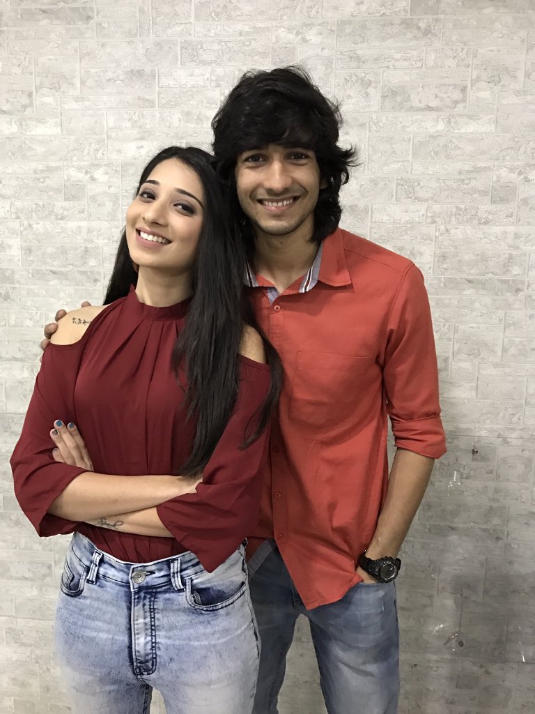 aar12tntn's tweet photo. Waah waah three different pics!❤️
@shantanum07 @VrushyyMehta #Vrushan 
For the all of u it's a happy morning but for me a happy afternoon!😂 https://t.co/nPPeYXxarL