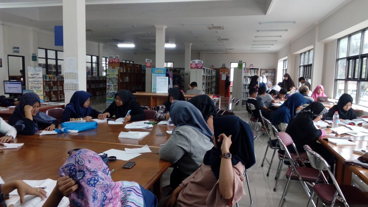 perpuskotsi's tweet photo. Siang ini di perpustakaan Kota Sukabumi. Manfaatkan fasilitas yg disediakan pemerintah utk memenuhi kebutuhan kita https://t.co/4KDFuwW4rV