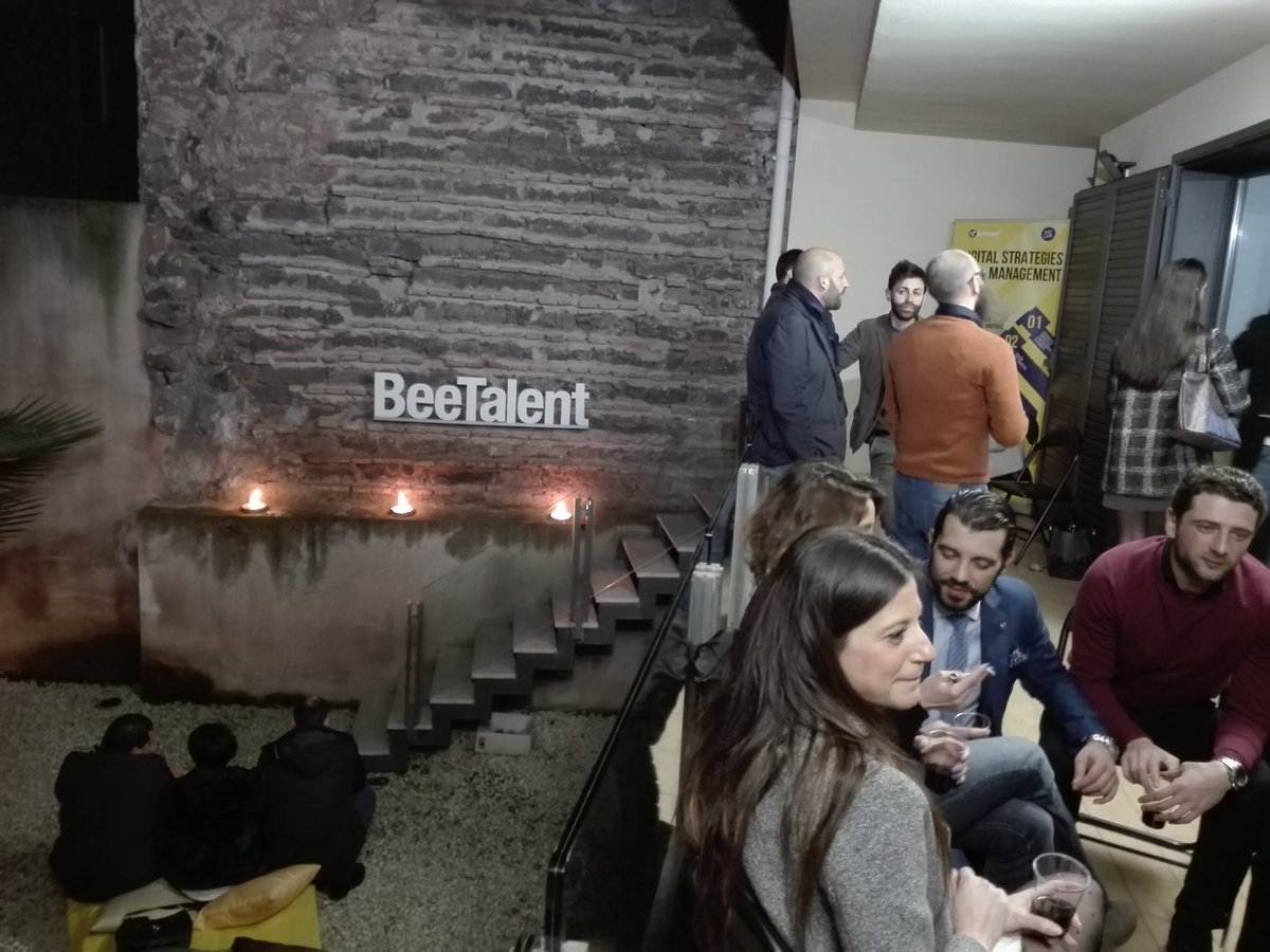 BeeTalent_ct's tweet photo. Si fa #networking al @BeeTalent_ct con i professionisti del digitale e non solo. #solocosebelle #social #startup #catamedia https://t.co/LqcTcHrPea