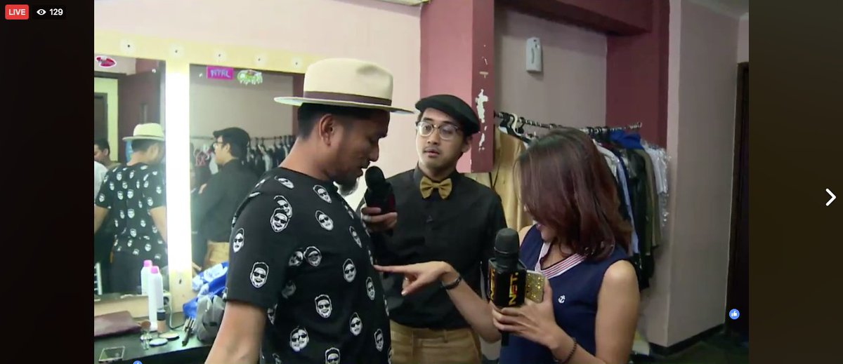 mdtvindonesia's tweet photo. Yoott... duo host @TheComment_NET lagi jawab semua pertanyaan dan tantang yang udah kamu kirim. Bersiap commenters π #TheComment1000 https://t.co/NmbWcvXrwN