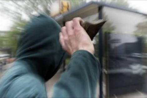 Opnieuw bus bekogeld met steen in Heemskerk dlvr.it/Ndq3kB