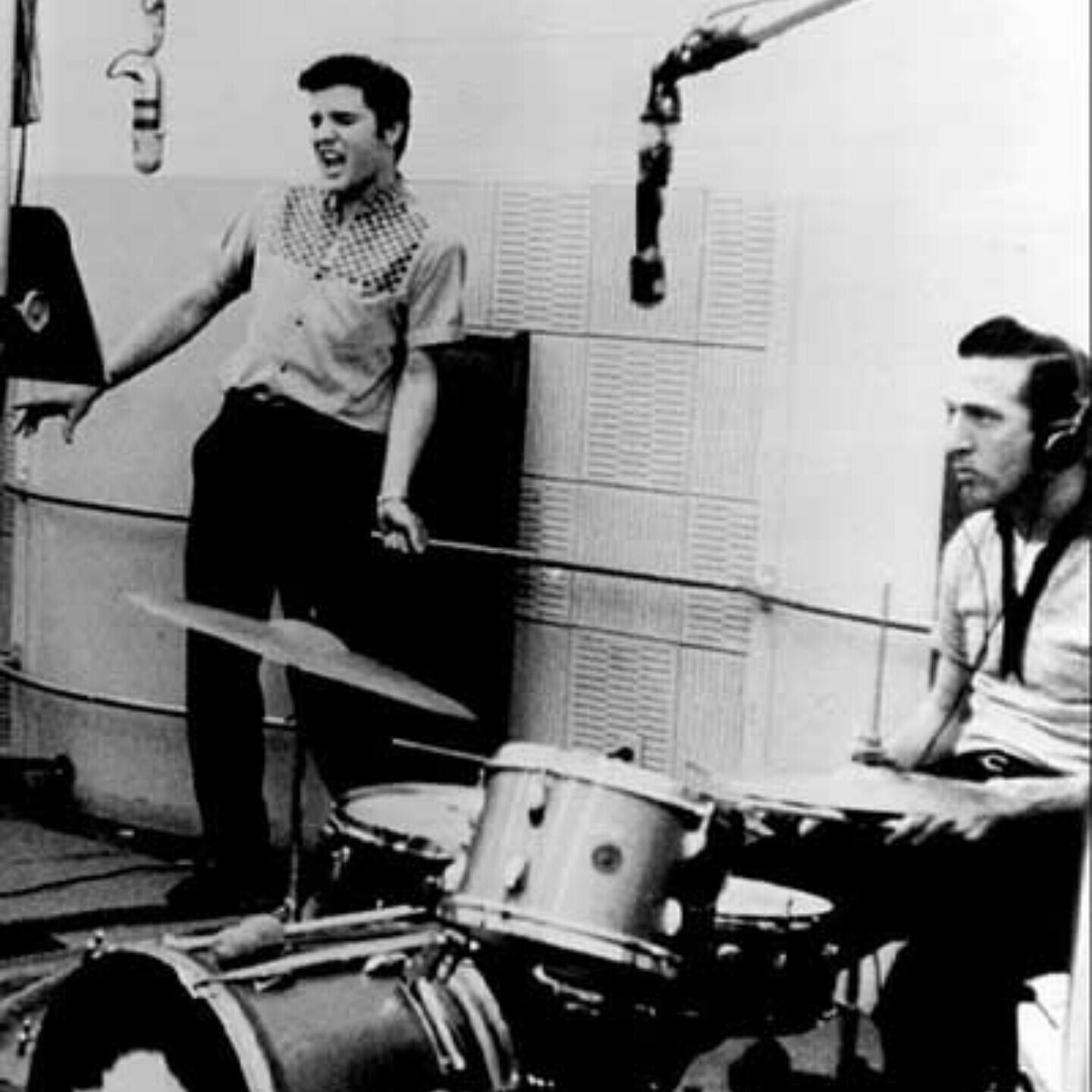 Happy Birthday DJ Fontana! beat for 14 years PC: Drummerworld 