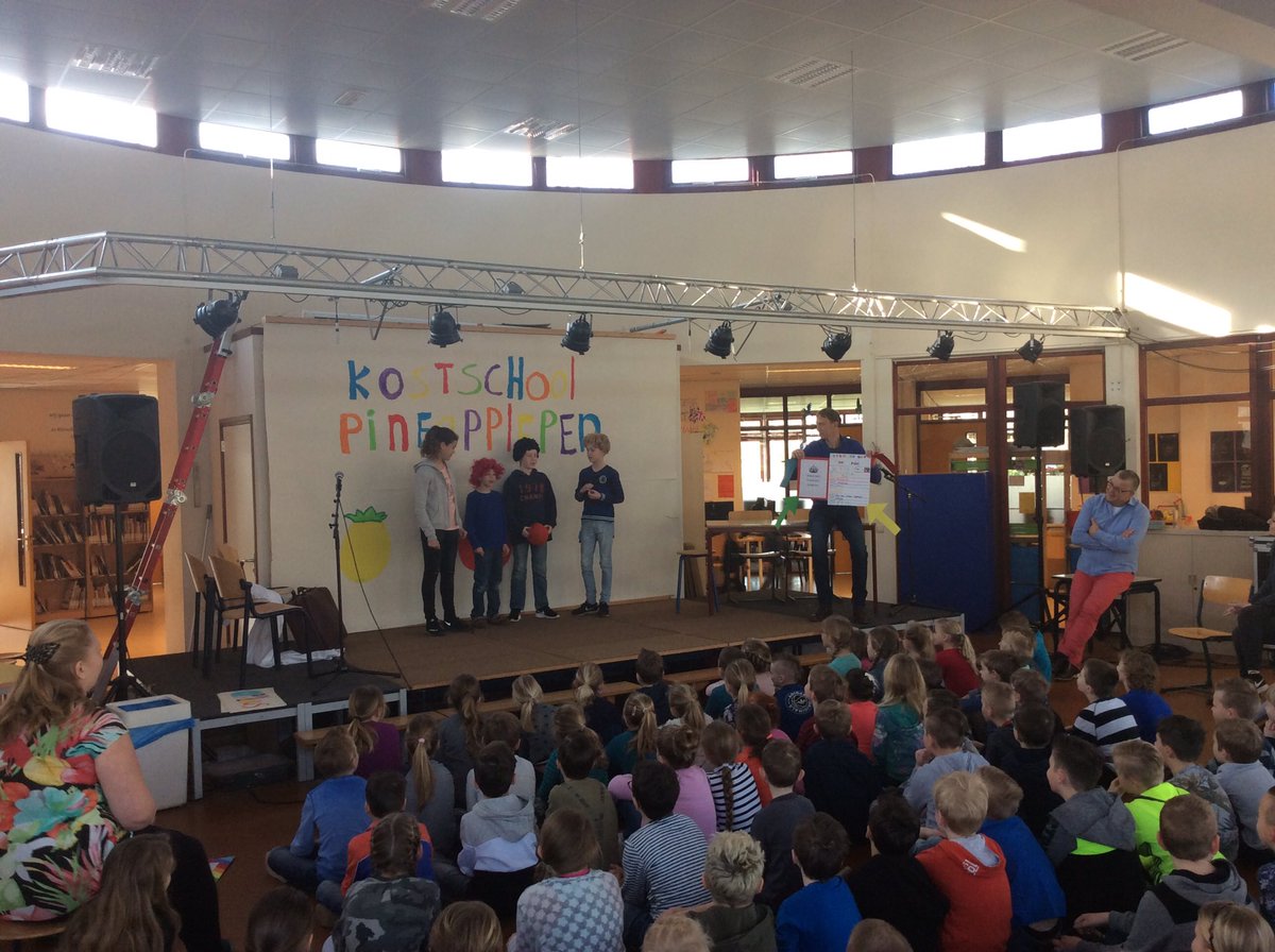OBSDeFontein's tweet photo. Gisteren de 18+ers, nu zijn de kinderen aan de beurt. Groep 8 presenteert hun ideale schooldag, volgende week stemmen! #groep8aandemacht https://t.co/aCDx22wQhM
