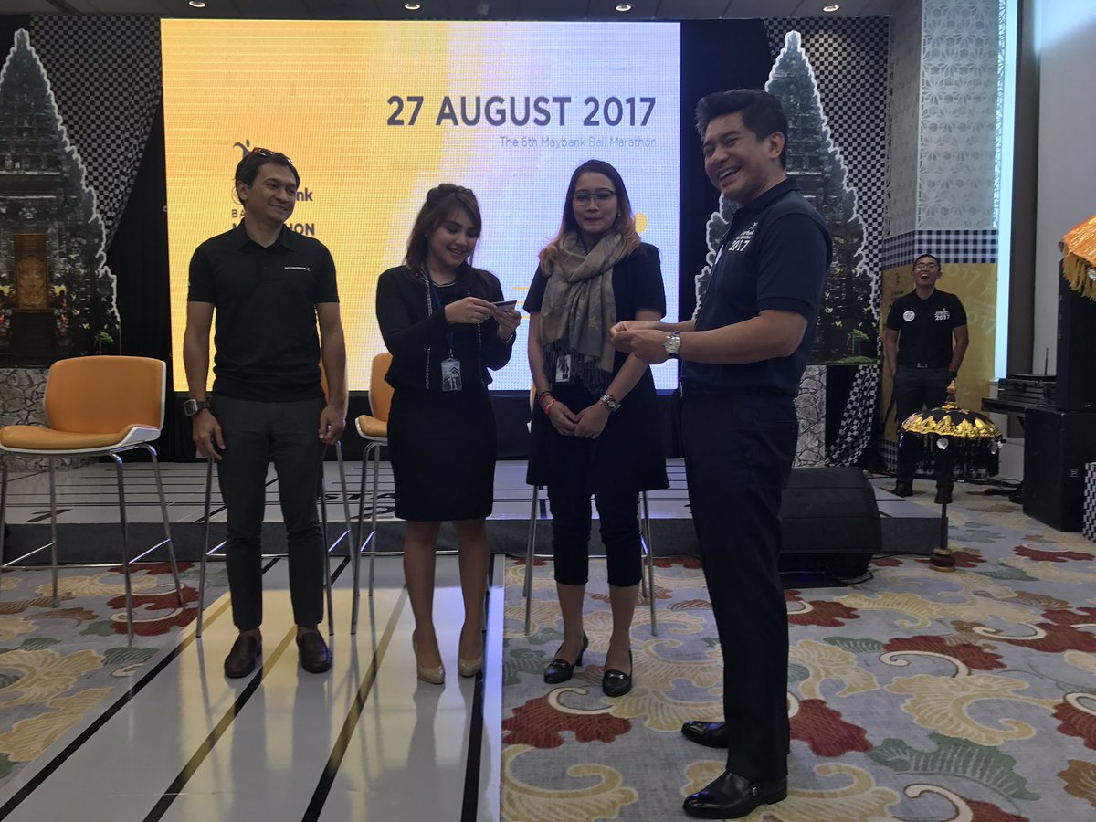 Ciyeee.. ini media partner @BaliMarathon 2017 #MBM2017 Press conference yg beruntung menang voucher 1jt Rupiah dari <a href="/Dwidaya_tour/">Dwidayatour</a> !