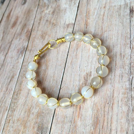 Ellies_art's tweet photo. White quartz & gold bracelet
#festivalfun #putaspringinyourstep #bridesmaidgifts #etsyseller #specialgiftforher
https://t.co/Tk34EP1eXp https://t.co/hjnyjBxgMs