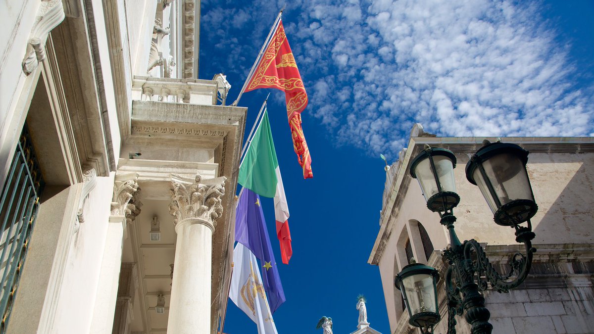 teatrolafenice's tweet photo. Non #SiamoSolo dei guardiani del nostro patrimonio storico-artistico ma anche esploratori: scoprire nuovi modi di valorizzarne le bellezze! https://t.co/mX3btemxhe