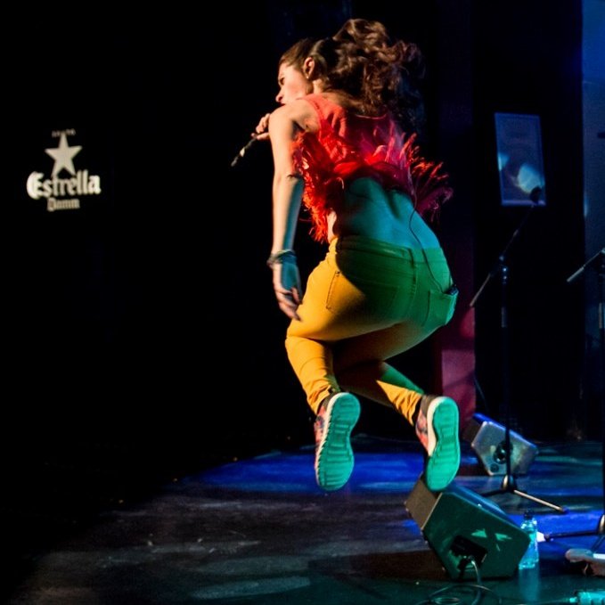 CarlaGordoMtnz's tweet photo. On y va Paris! êtes vous preparés? JUMP! #noussommes #9son #Paris @9son @La_Tornada @TwitterFrance @CatalansPelMon https://t.co/qQqXv5lqSx