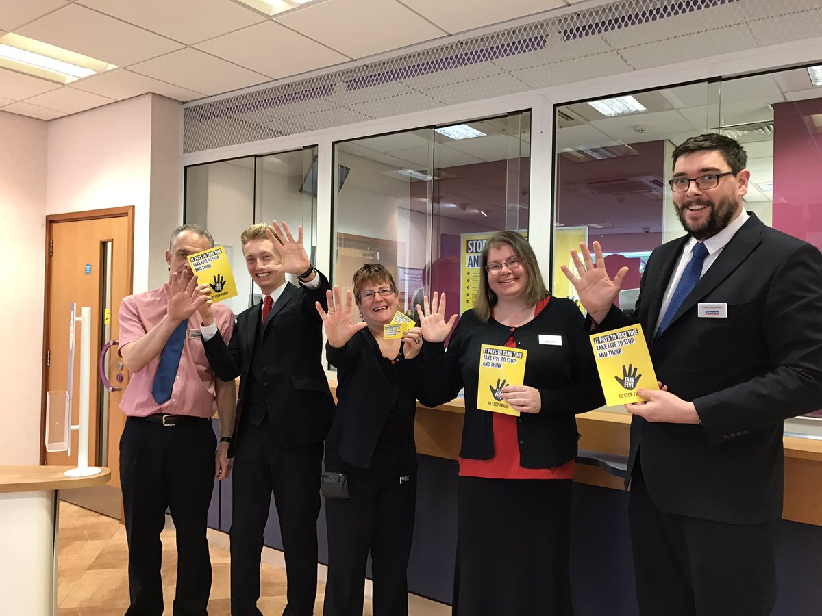 Hannah2586's tweet photo. Team Havant ready to take 5 raising awareness of Financial Fraud with members in Havant @SCCNBS @DumiganLouise @michellehopkins https://t.co/iknAVkVRUA