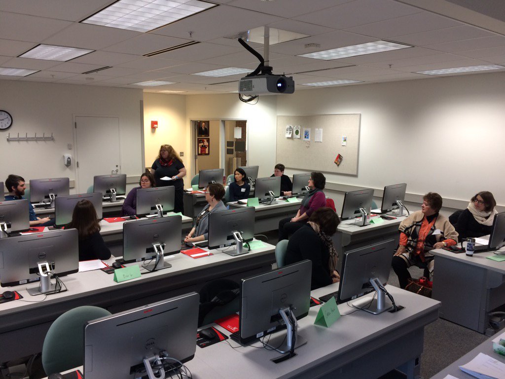 kgmeloy's tweet photo. 3T at Clermont #Storyline 2 pre-conference workshop pt1 - storyboarding. @UCCanopy @ucclermont https://t.co/xHydrDJxI8