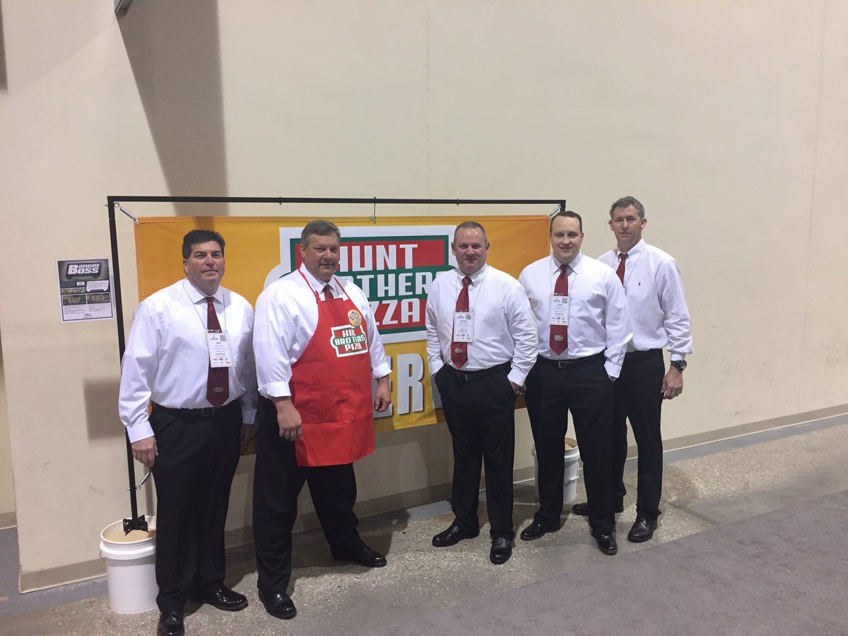 MikeBoddie2's tweet photo. Banner Boss in the house at the Gulf Coast Food &amp; Fuel Expo!!! #nomoresaggingbanners @TBHCDelivers @hbpizza @HuntBritt https://t.co/avl2faIWCy
