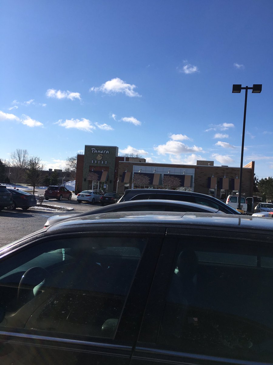 SimplyRee's tweet image. Ugh....I want to be obedient, I also want a asiago bagel 🤔