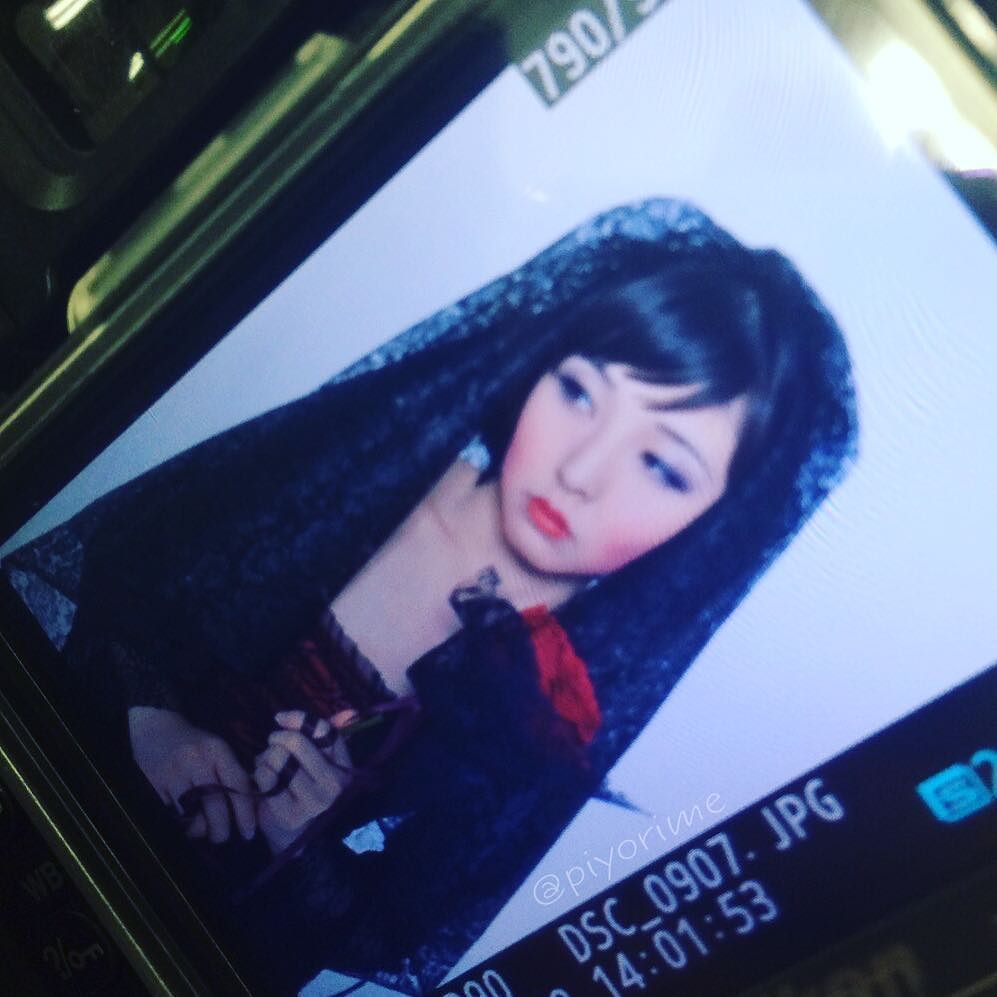 piyorime's tweet photo. ブラックマリア様だった頃のわたくし🐥
#photoby #makeby #yurikomoriyama #halloween #black #maria #red #rose #… https://t.co/2mCco0vfA7 https://t.co/nsOxg9zeuY