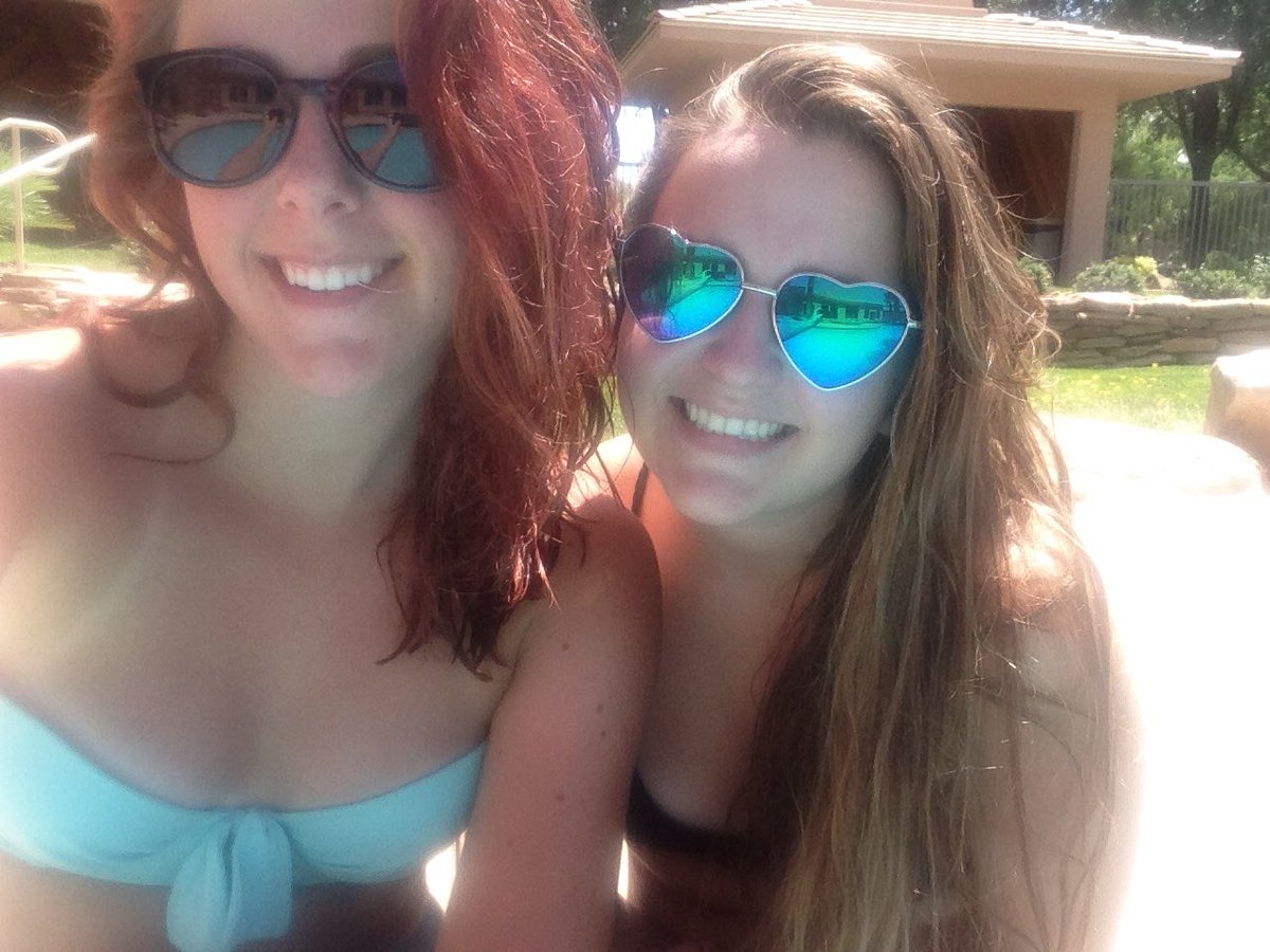 Karlypage's tweet photo. Happy 18th birthday to this best friend of mine!!!🎉🎈 https://t.co/QSvTABPelK