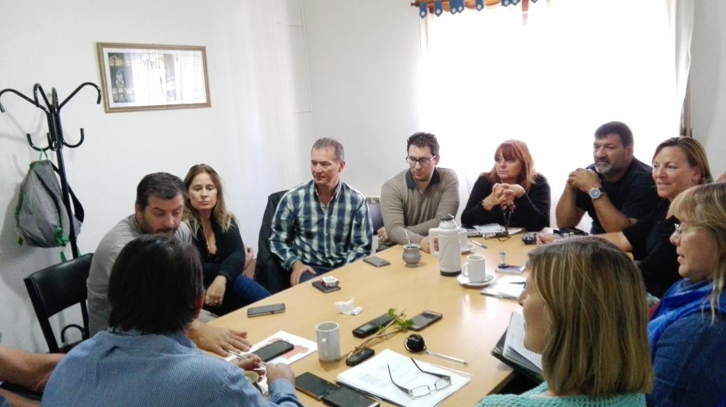 stmbb's tweet photo. Reunión de Sec.Y SubSec. evaluando los pasos a seguir del conflicto con el poder Ejecutivo @Aguero_M_A @MunicipioBB https://t.co/qPwDlmvZKH