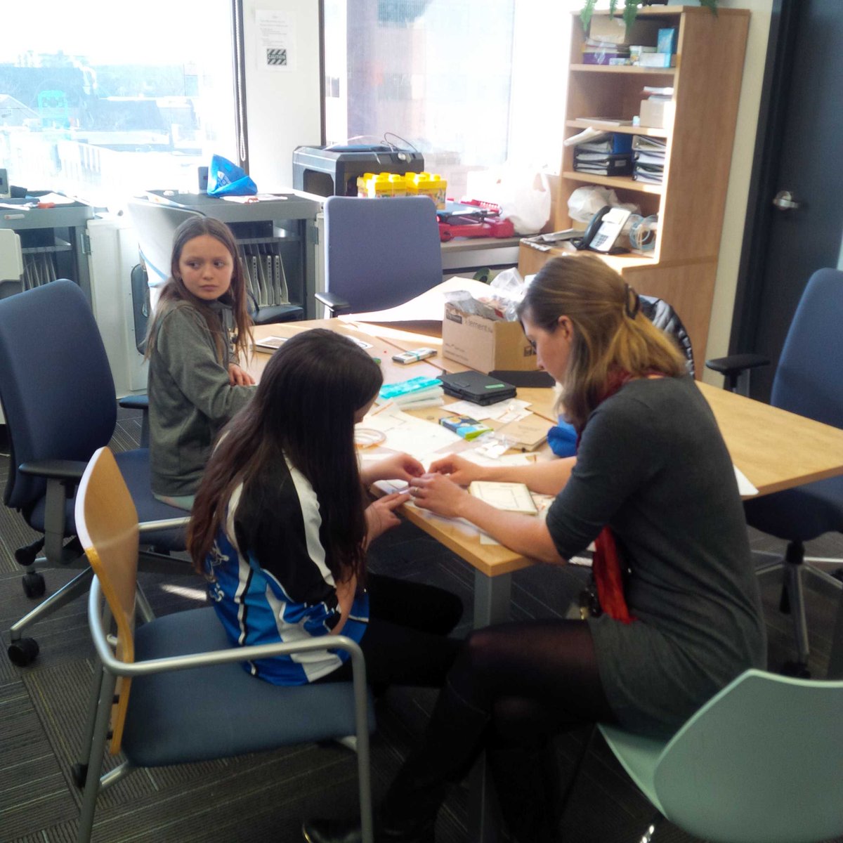 markjoe50666389's tweet photo. Future Electrical engineers #UOIT #STEAM3D camps https://t.co/wGe1me9bmG