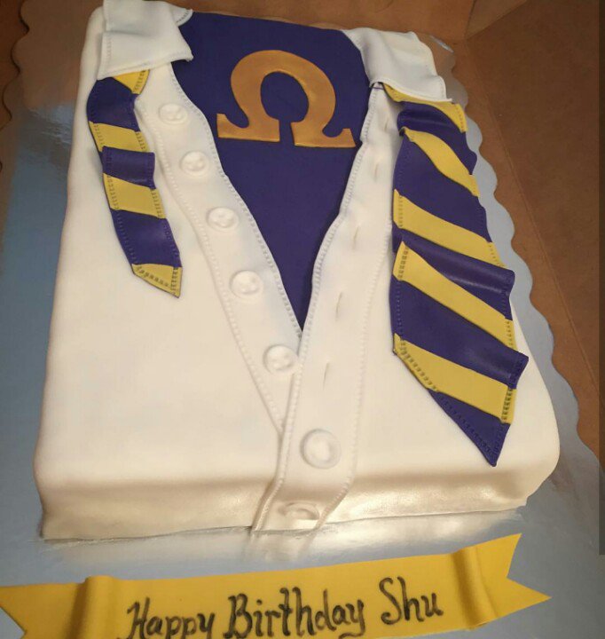 MacDaddyDior's tweet photo. Ques who eat cake. #TheReal1911 #1911 #OmegaPsiPhi #WhoLetTheDogsOut #BlackBoysWhoBake #LocalCakeDealer https://t.co/qVzmSwO8S3