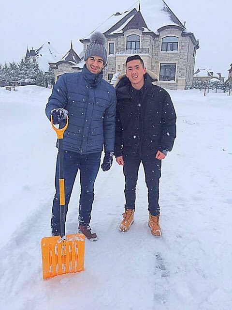 GoalieWays's tweet photo. Montreal Canadiens captain Max Pacioretty helped shovel out a young man's car during the snowstorm https://t.co/SOKeT38Vvq