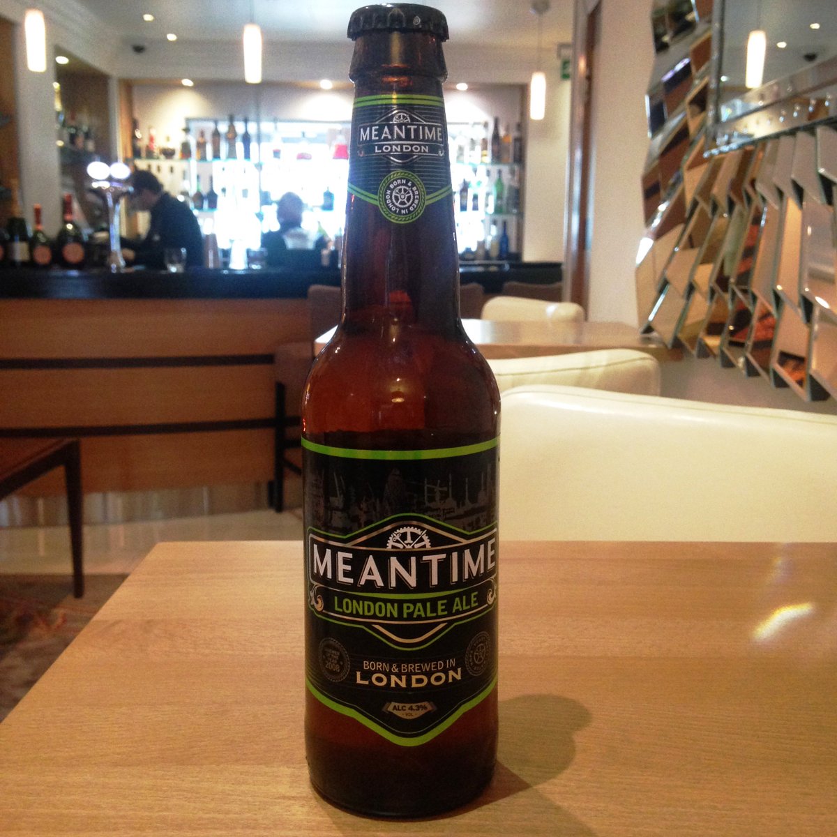 LowndesDining's tweet photo. It's #LondonBeerWeek and the sun is shining - the perfect excuse to enjoy this London Pale Ale from @MeantimeBrewing!
#ThirstyThursday https://t.co/oUFtXSa0qB