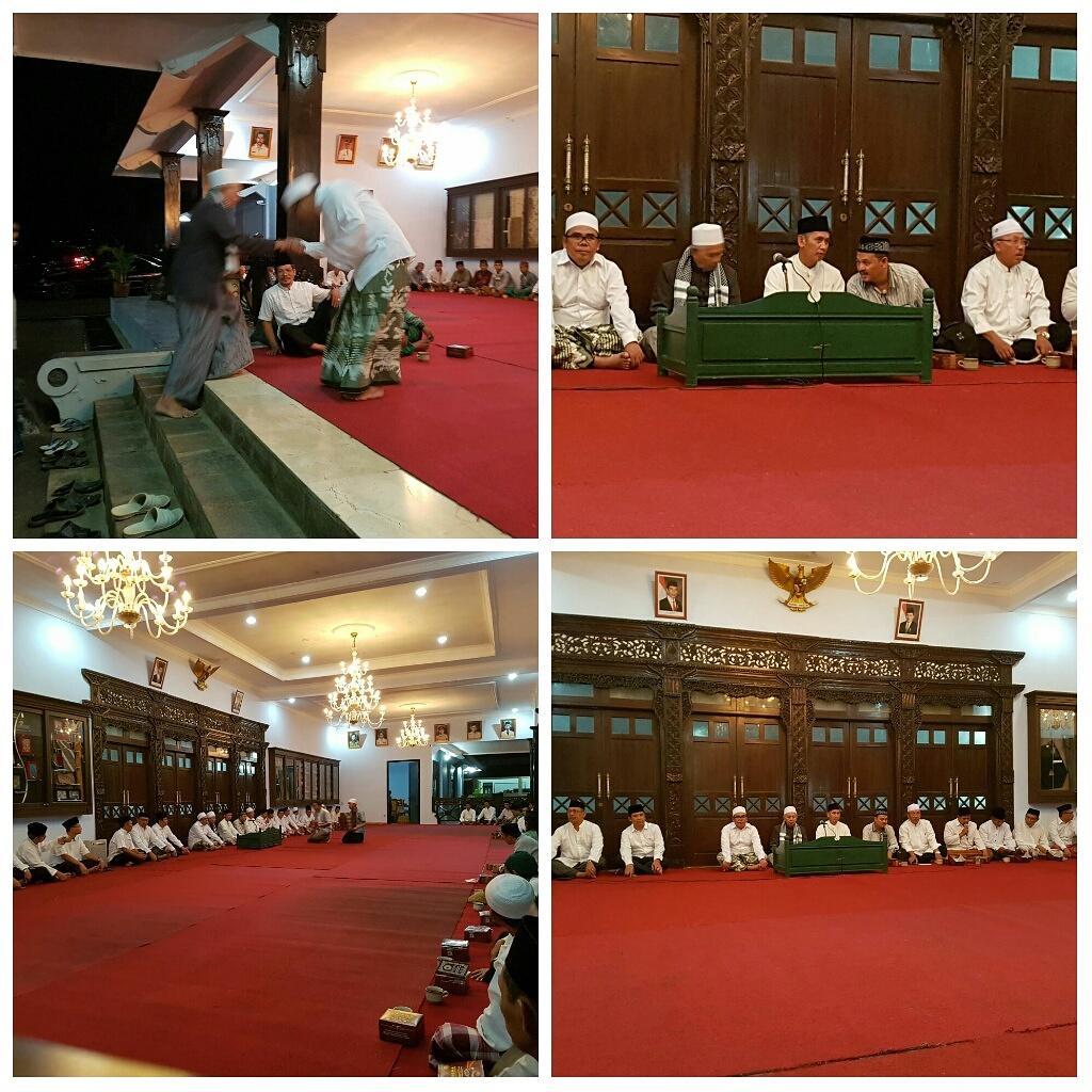 Sedang diadakan Tahlil dan Do'a bersama untuk KH.Hasyim Muzadi. Kita baru kehilangan tokoh bangsa. عظم الله اجره